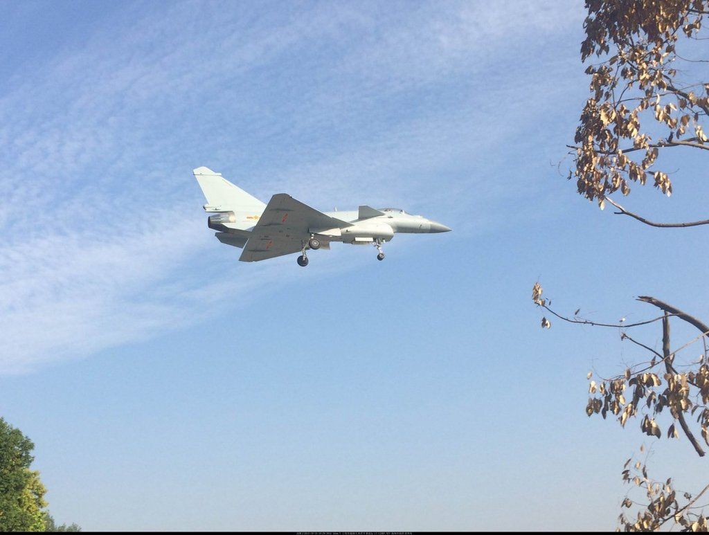 http://i988.photobucket.com/albums/af8/My-Military-Photos/PRC/Air/J-10B/J10B_49.jpg