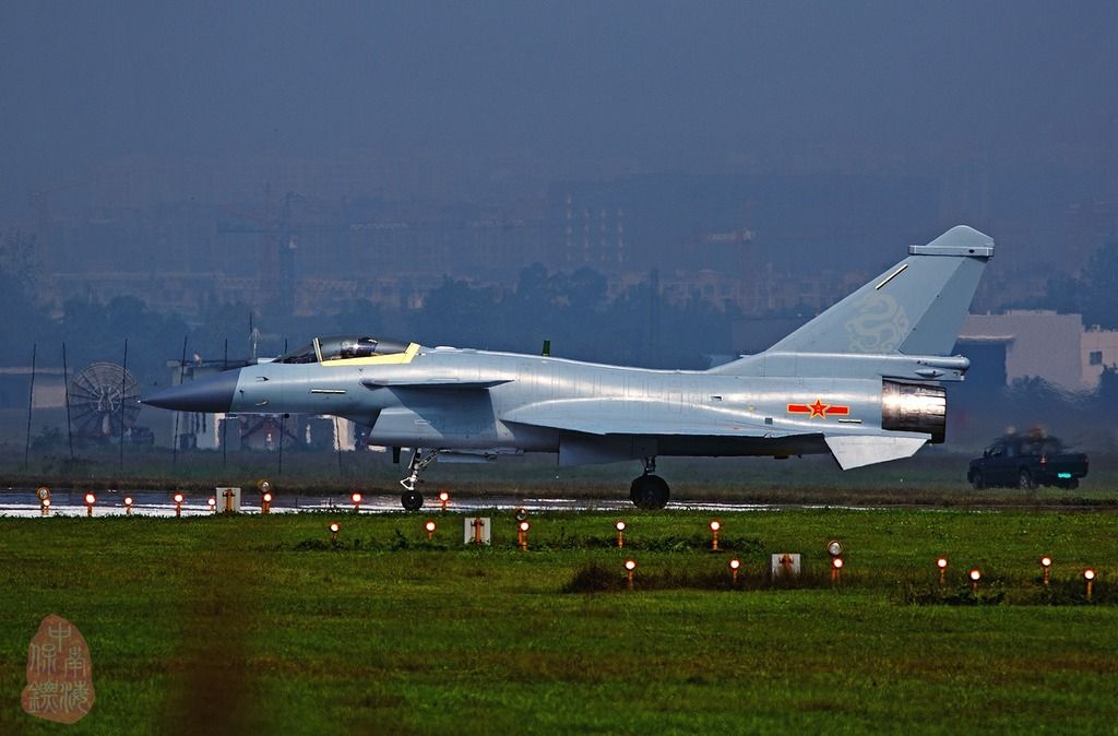 http://i988.photobucket.com/albums/af8/My-Military-Photos/PRC/Air/J-10B/J10B_51.jpg