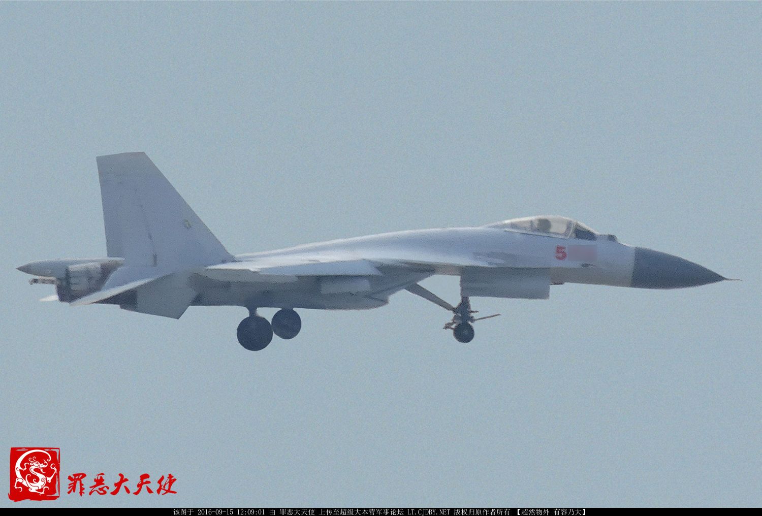 http://i988.photobucket.com/albums/af8/My-Military-Photos/PRC/Air/J-15/J15T_Test_1.jpg