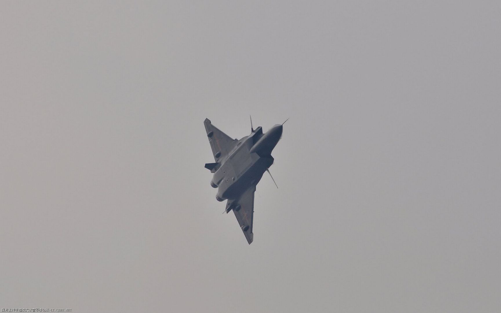 http://i988.photobucket.com/albums/af8/My-Military-Photos/PRC/Air/J-20/J20-9.jpg