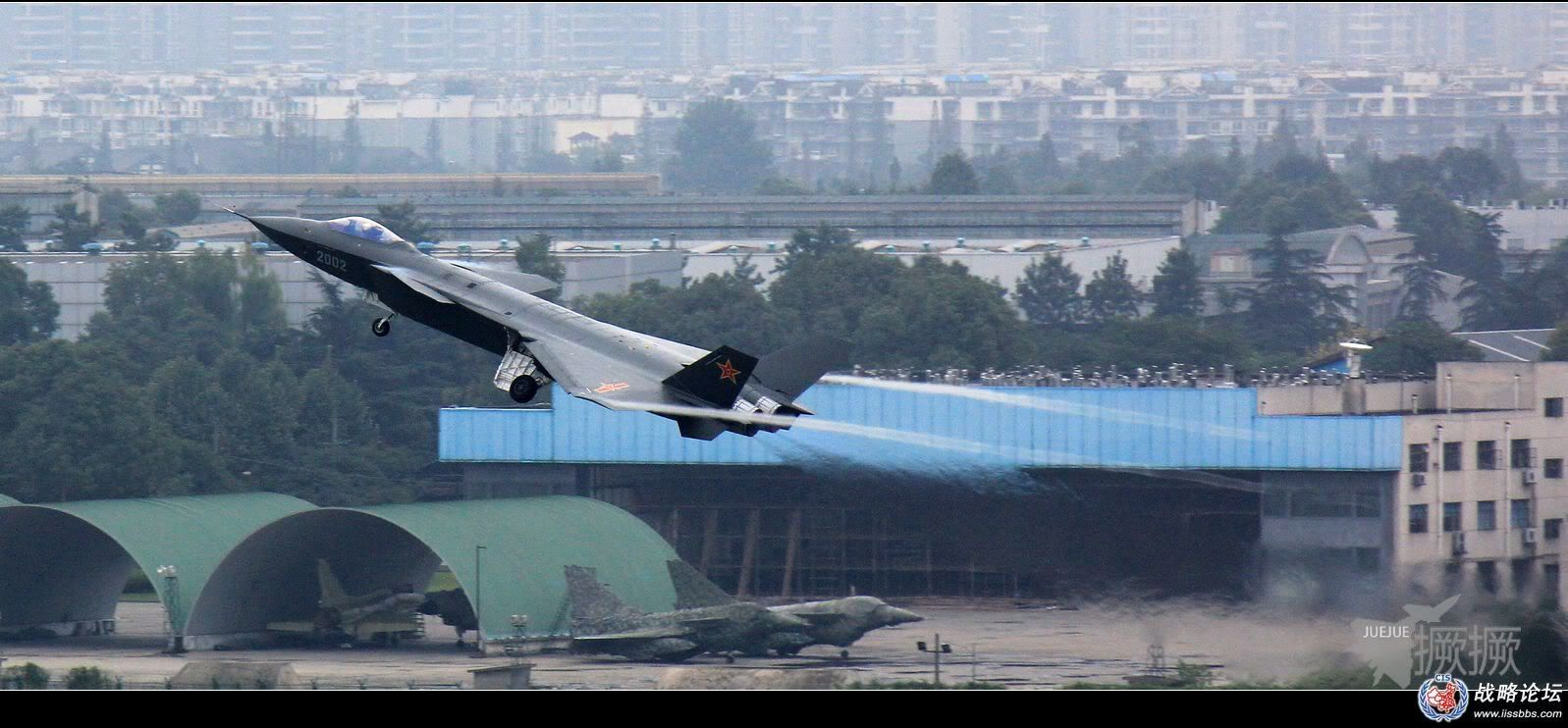 http://i988.photobucket.com/albums/af8/My-Military-Photos/PRC/Air/J-20/J20_22.jpg