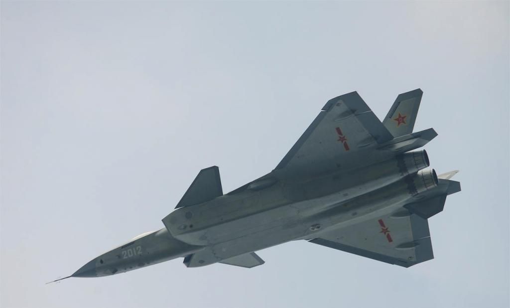 http://i988.photobucket.com/albums/af8/My-Military-Photos/PRC/Air/J-20/J20_37.jpg