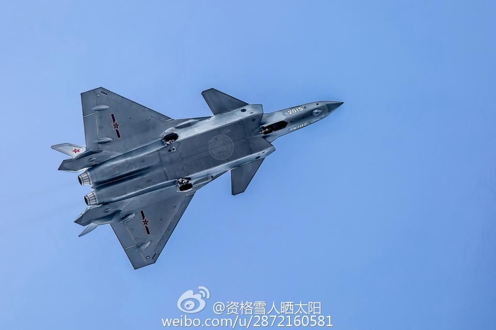 http://i988.photobucket.com/albums/af8/My-Military-Photos/PRC/Air/J-20/J20_39.jpg