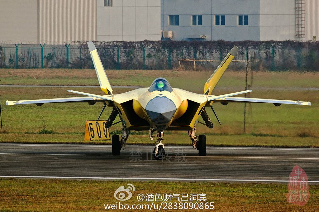 http://i988.photobucket.com/albums/af8/My-Military-Photos/PRC/Air/J-20/J20_68.jpg