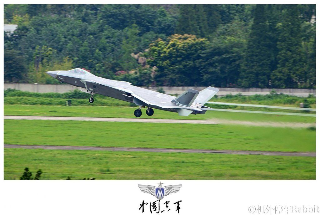 http://i988.photobucket.com/albums/af8/My-Military-Photos/PRC/Air/J-20/J20_69.jpg