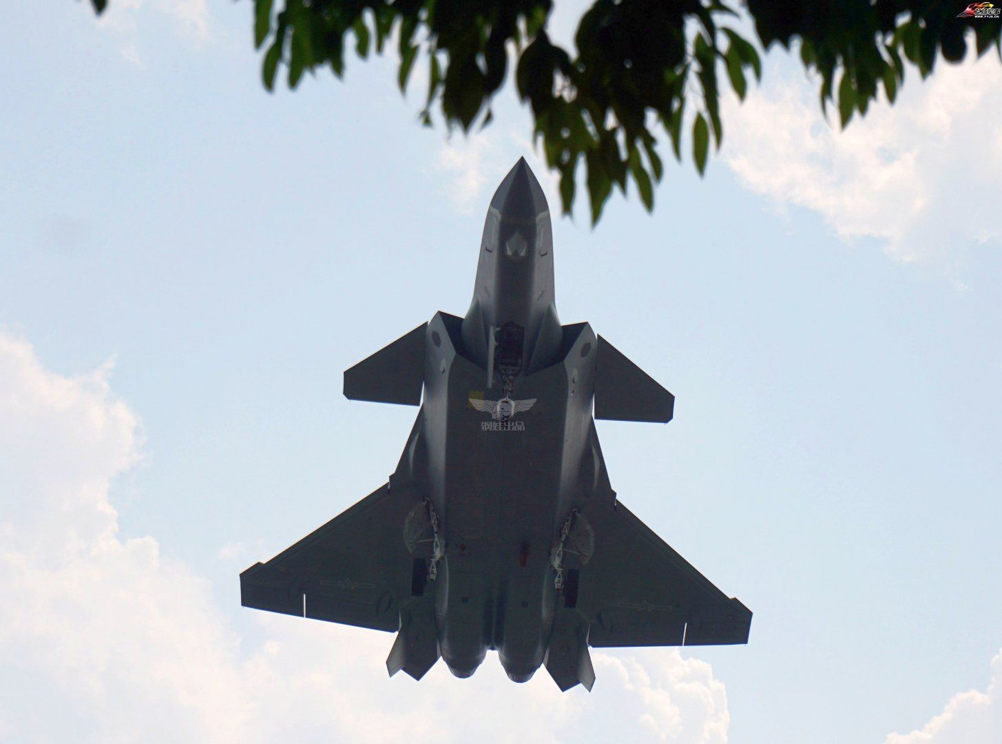 http://i988.photobucket.com/albums/af8/My-Military-Photos/PRC/Air/J-20/J20_72.jpg