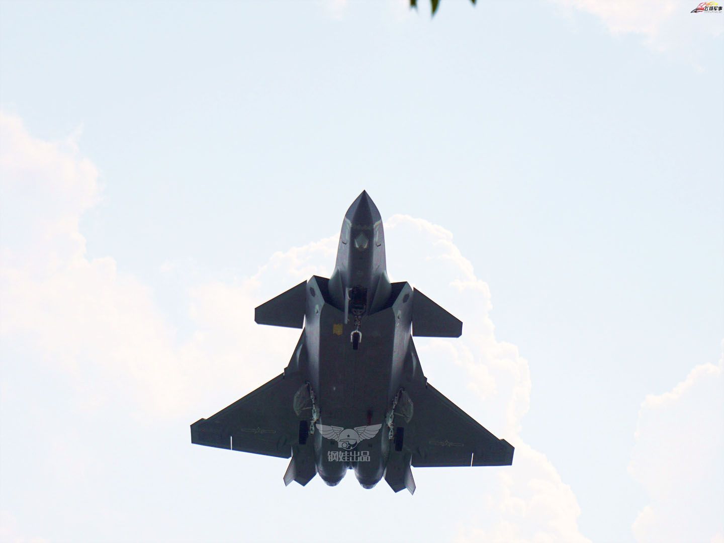 http://i988.photobucket.com/albums/af8/My-Military-Photos/PRC/Air/J-20/J20_73.jpg