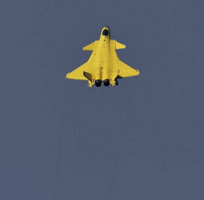 http://i988.photobucket.com/albums/af8/My-Military-Photos/PRC/Air/J-20/J20_74.jpg