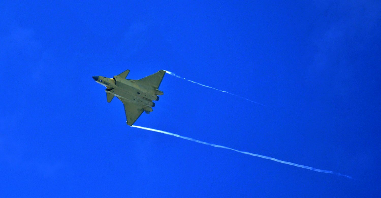 http://i988.photobucket.com/albums/af8/My-Military-Photos/PRC/Air/J-20/J20_75.jpg