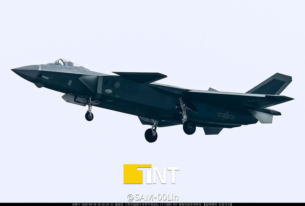 http://i988.photobucket.com/albums/af8/My-Military-Photos/PRC/Air/J-20/J20_81.jpg
