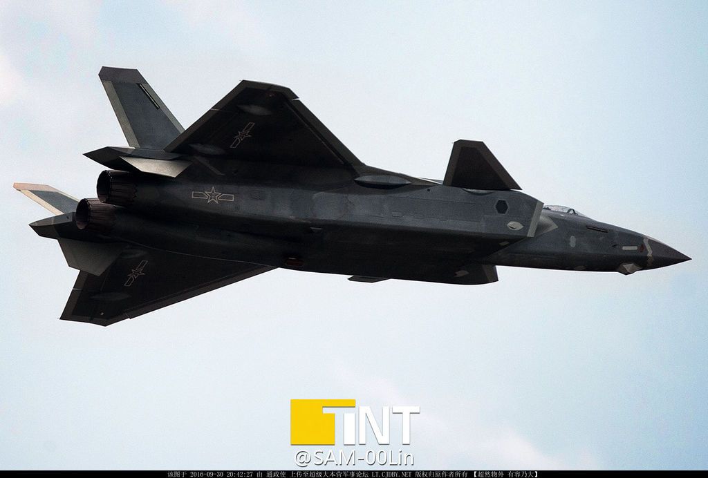 http://i988.photobucket.com/albums/af8/My-Military-Photos/PRC/Air/J-20/J20_82.jpg