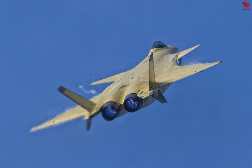http://i988.photobucket.com/albums/af8/My-Military-Photos/PRC/Air/J-20/J20_97.jpg