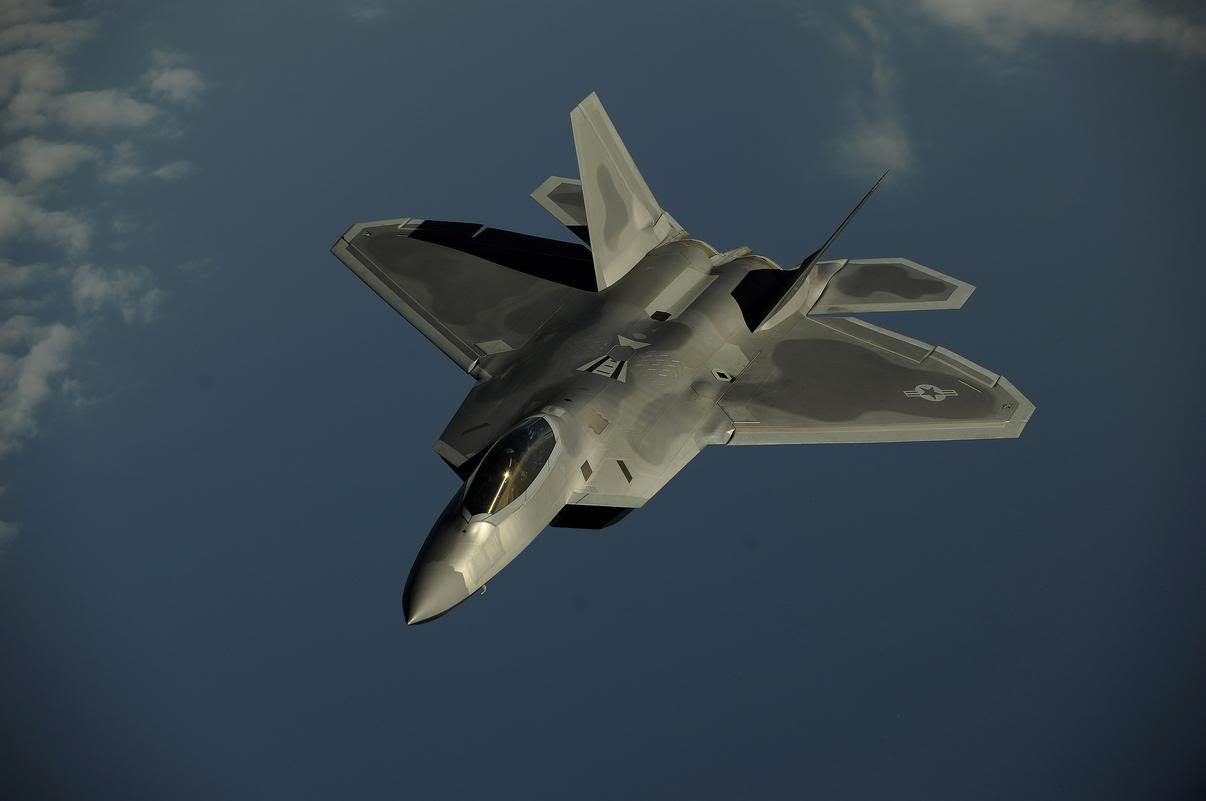 http://i988.photobucket.com/albums/af8/My-Military-Photos/USA/Air/F-22/F22A_4.jpg